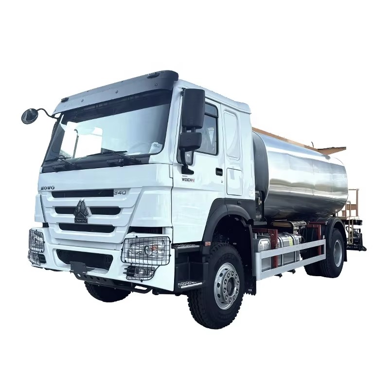 Hot Export Howo Road Paving Machinery 340HP 8CBM Asphalt Bitumen Distributor Truck for Road Construc